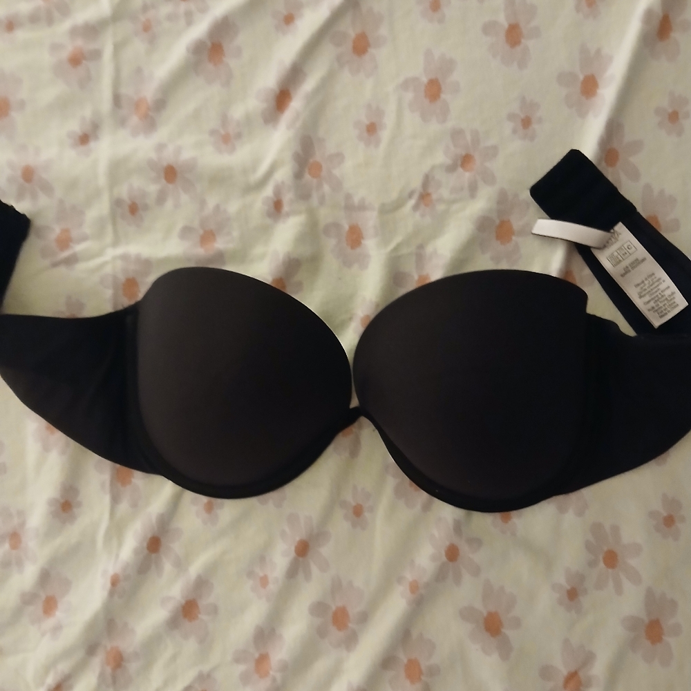 La Vie En Rose Elegant Black Strapless Bra